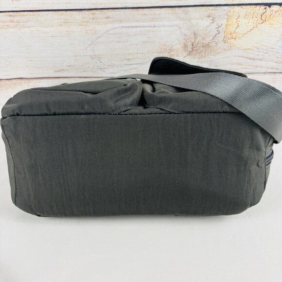 Baggallini Everywhere Green Crossbody Hobo Bag and Wristlet - Picture 5 of 15